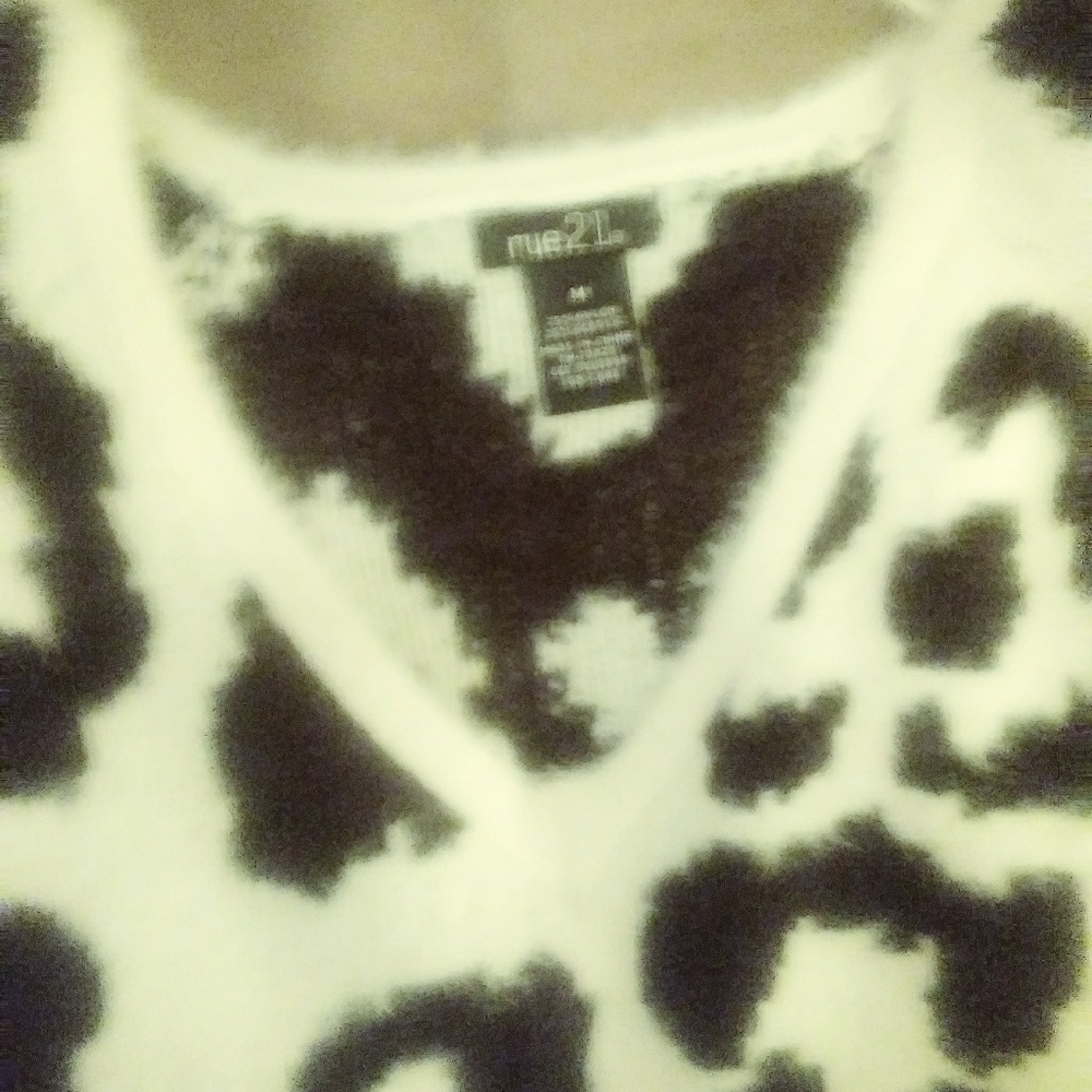 Sweater - Picture 3 of 4